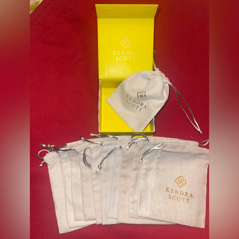 12 Kendra Scott brand new pouches and 1 gift box